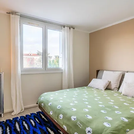 20mins A Paris, A Cote De La Gare Appartement